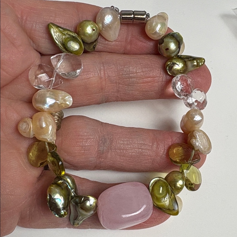 Freshwater pearls and rose quartz with magnetic closure Gemstone Bracelet